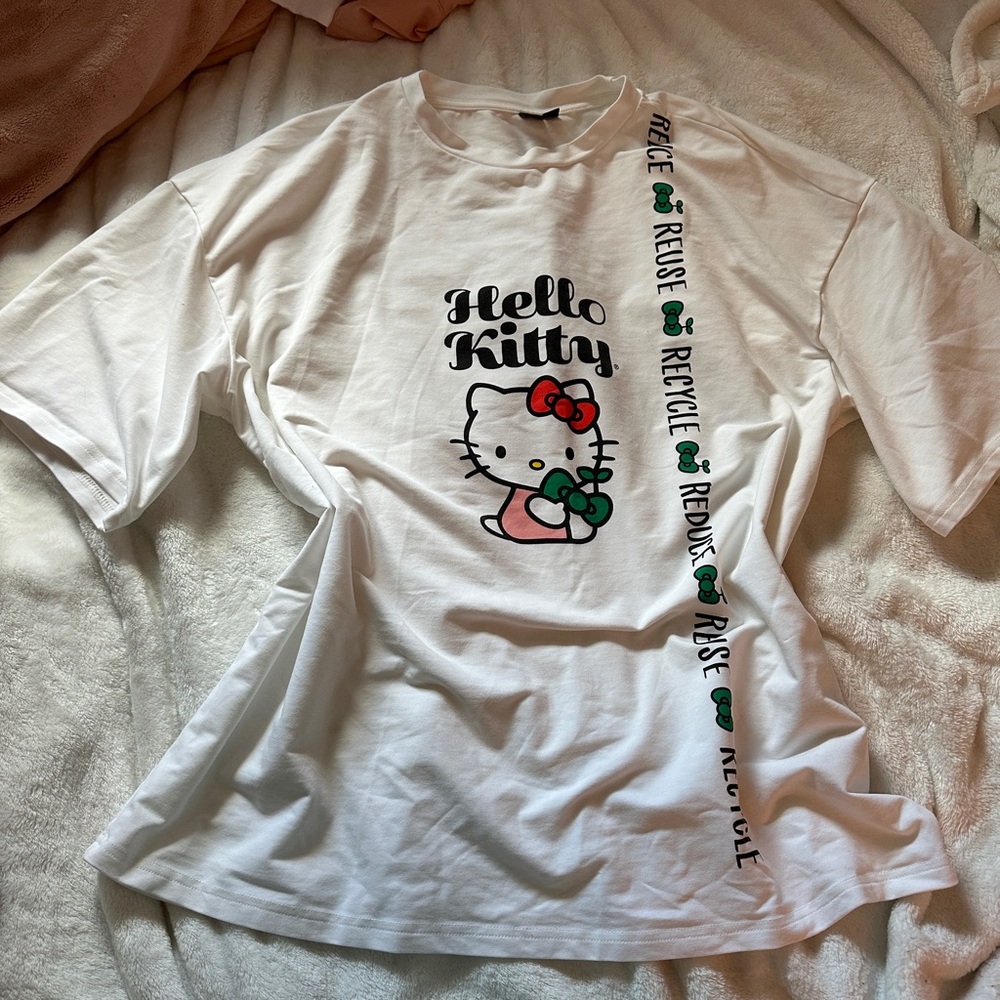 HELLO KITTY OVERSIZED TEE
